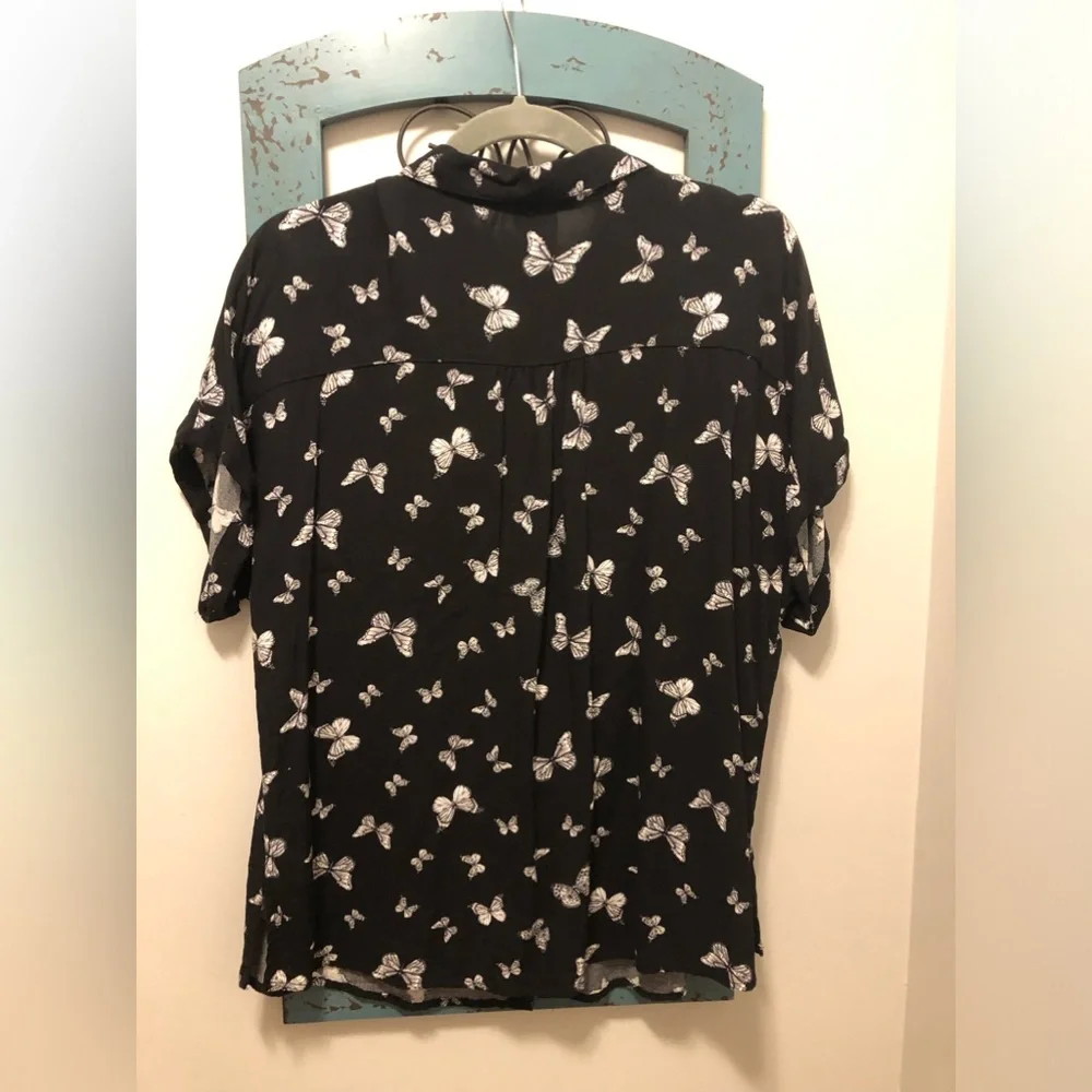 Butterfly Button Down - Picture 2 of 4